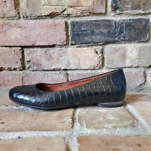 Vionic Black Croc-Embossed Flats